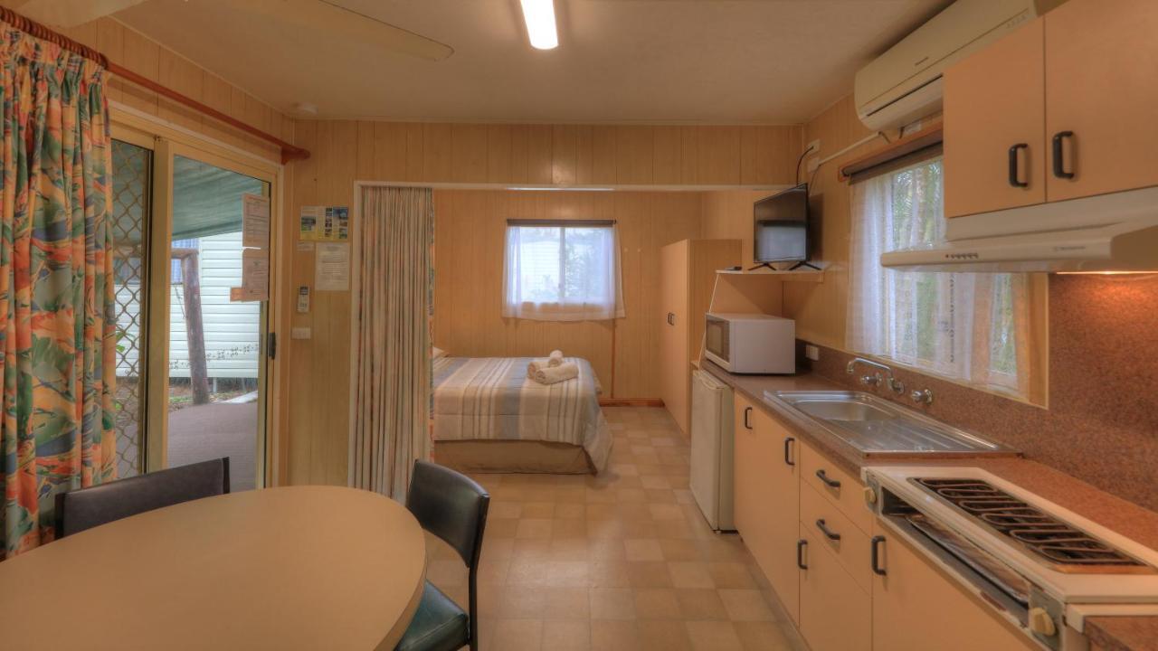 Hotel Flying Fish Point Tourist Park Innisfail Esterno foto