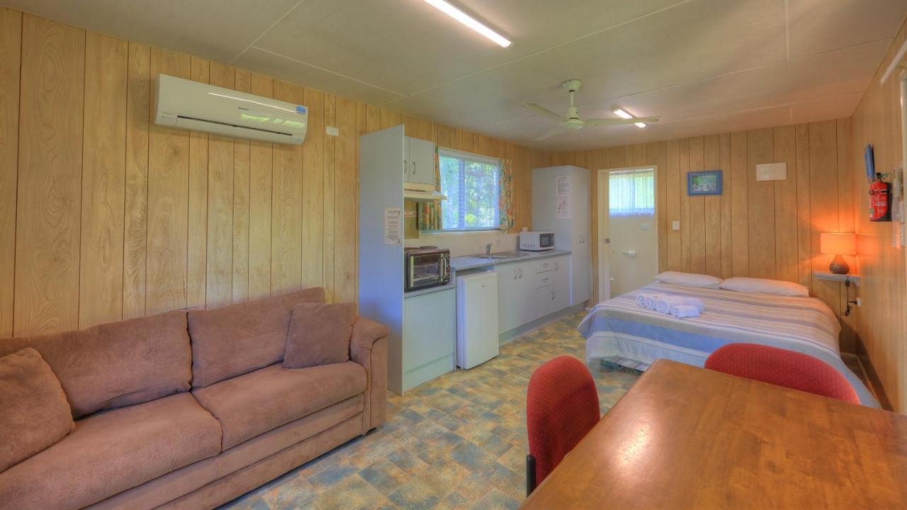 Hotel Flying Fish Point Tourist Park Innisfail Esterno foto
