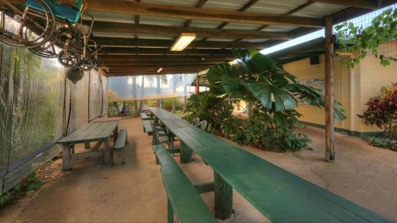Hotel Flying Fish Point Tourist Park Innisfail Esterno foto
