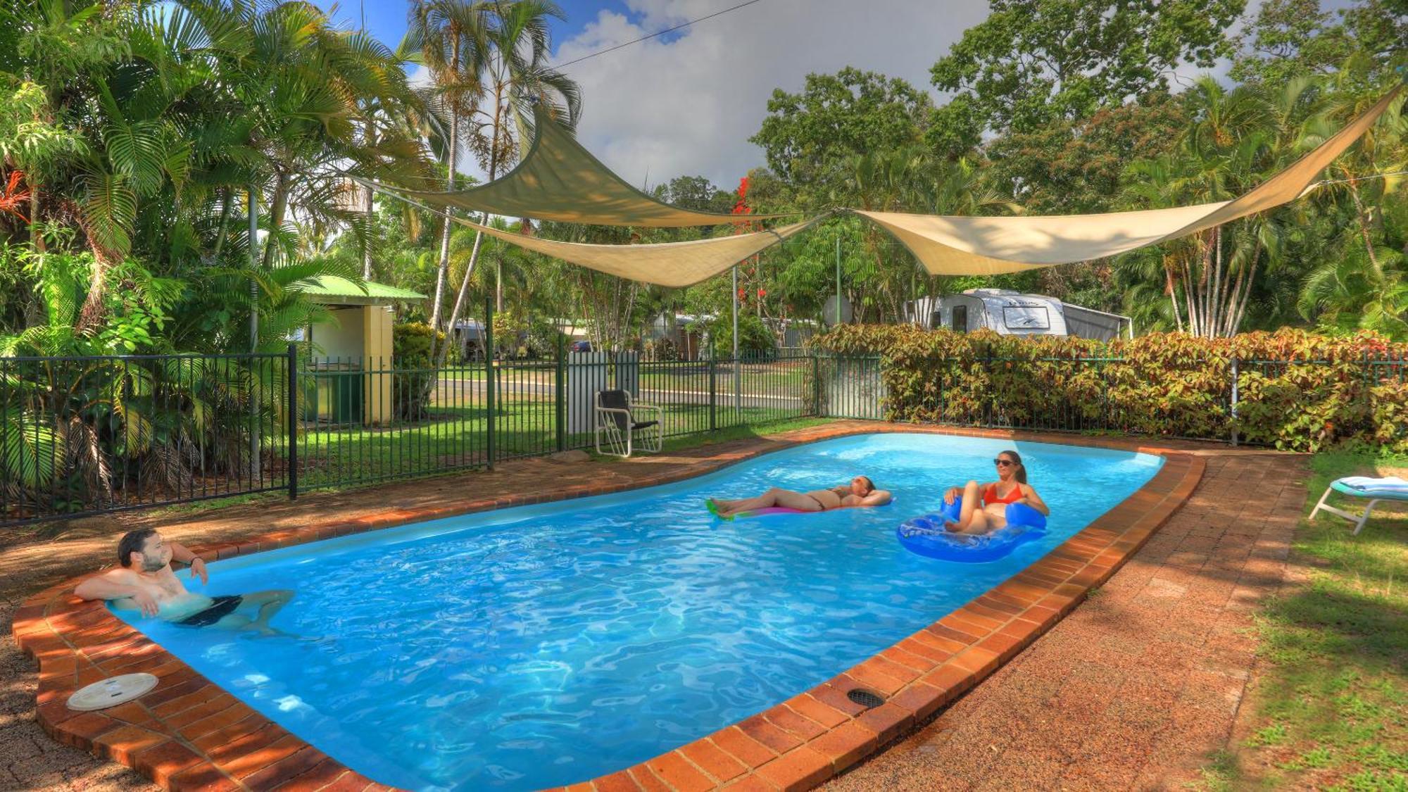 Hotel Flying Fish Point Tourist Park Innisfail Esterno foto